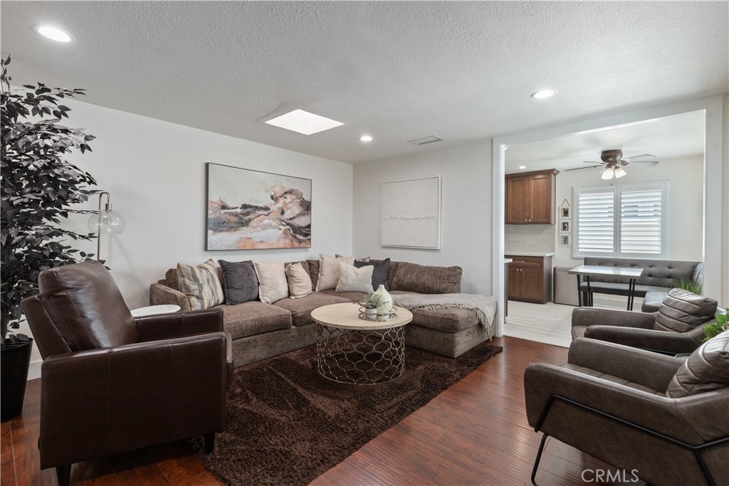834 S Riverside Avenue Property Photo 2