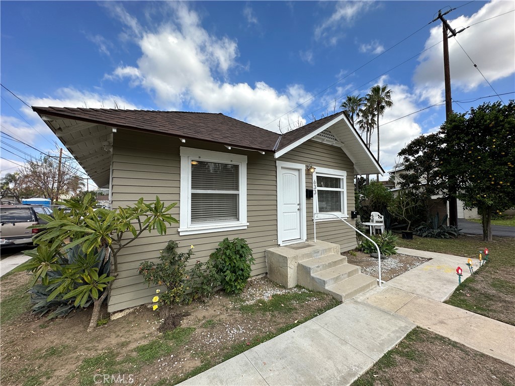 633 W Maple Avenue Property Photo 1