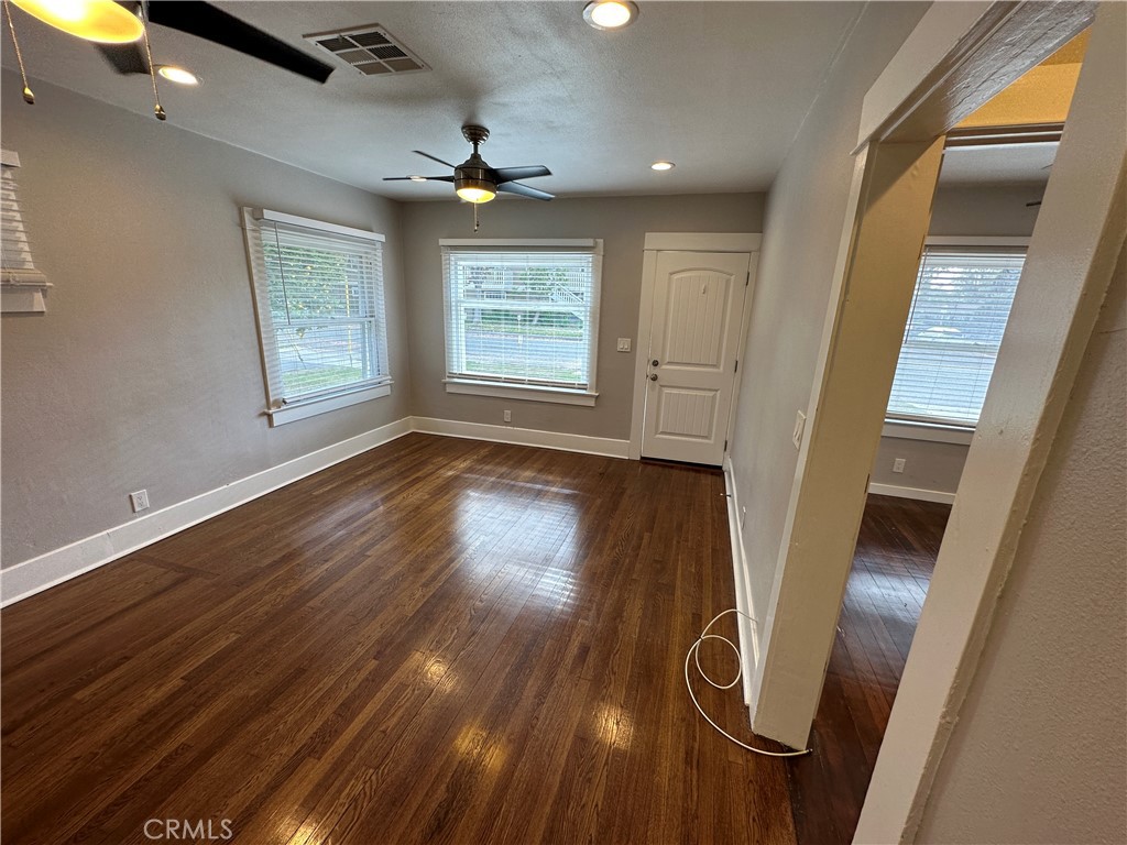 633 W Maple Avenue Property Photo 9