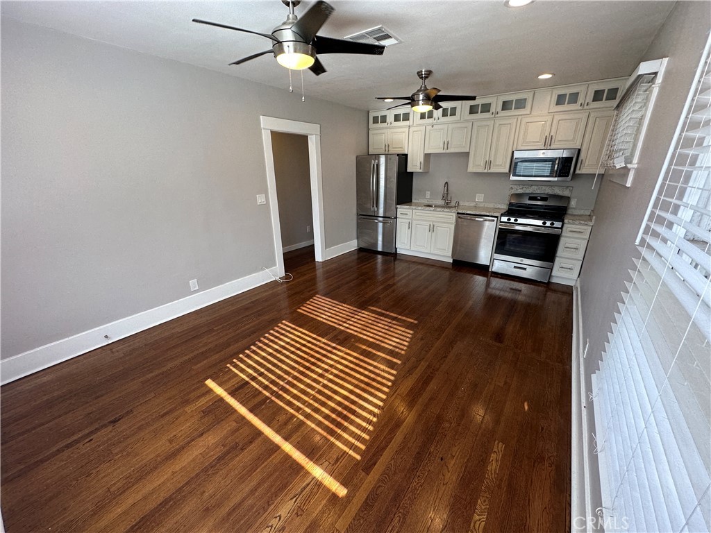 633 W Maple Avenue Property Photo 10