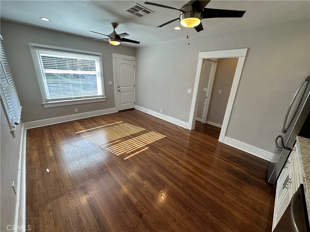 633 W Maple Avenue Property Photo 13