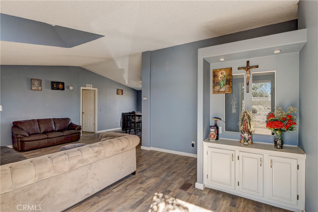 19032 Bonanza Trail Property Photo 4