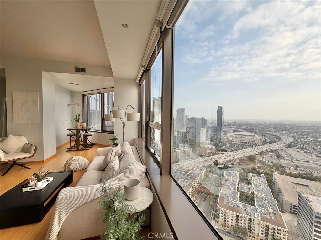 1100 Wilshire Property Photo 4