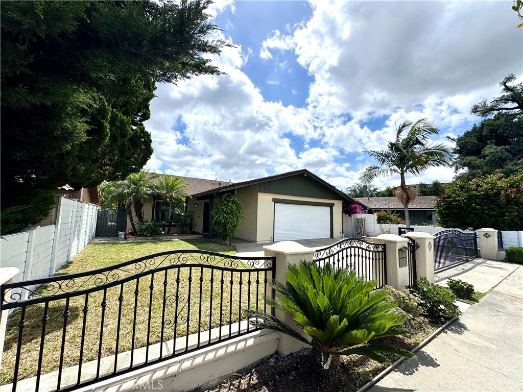 8512 Mission Property Photo 1