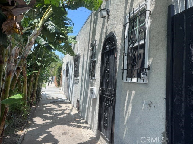 9223 S San Pedro Property Photo
