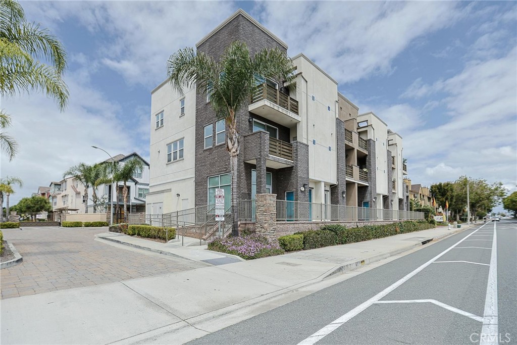 1300 N HARBOR Boulevard Property Photo 1