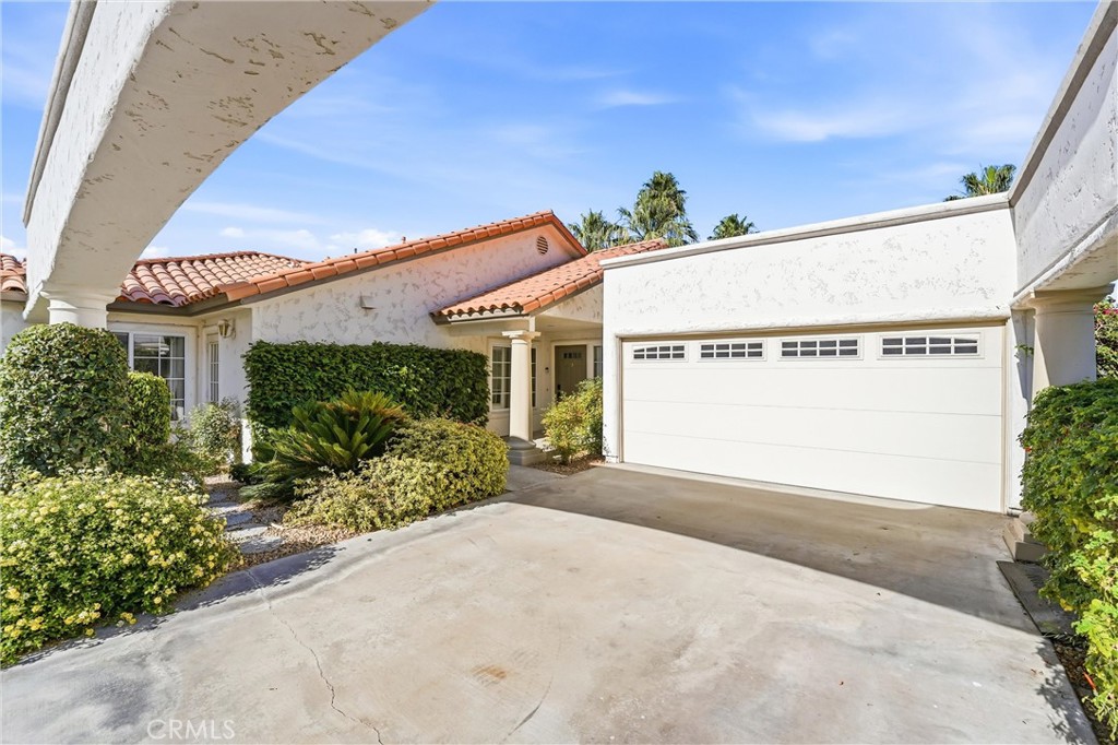 128 Desert Falls Drive E Property Photo 2