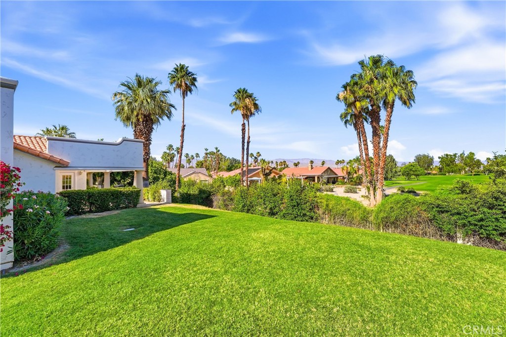 128 Desert Falls Drive E Property Photo 4