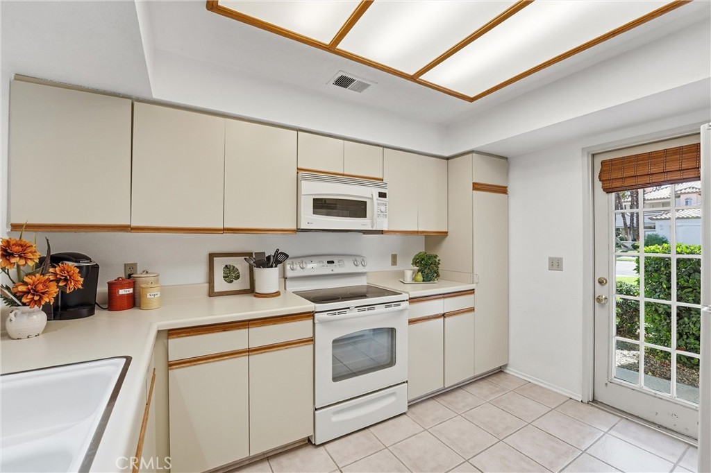 128 Desert Falls Drive E Property Photo 13