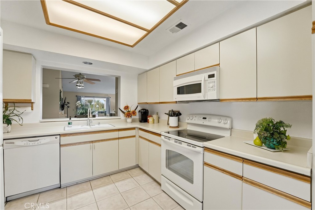 128 Desert Falls Drive E Property Photo 16