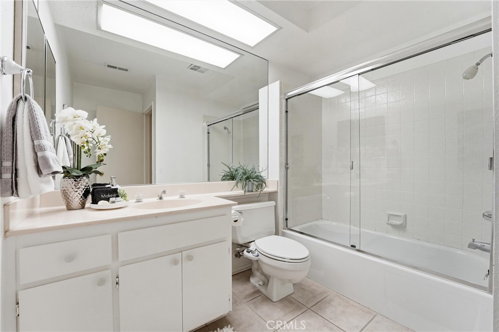128 Desert Falls Drive E Property Photo 24