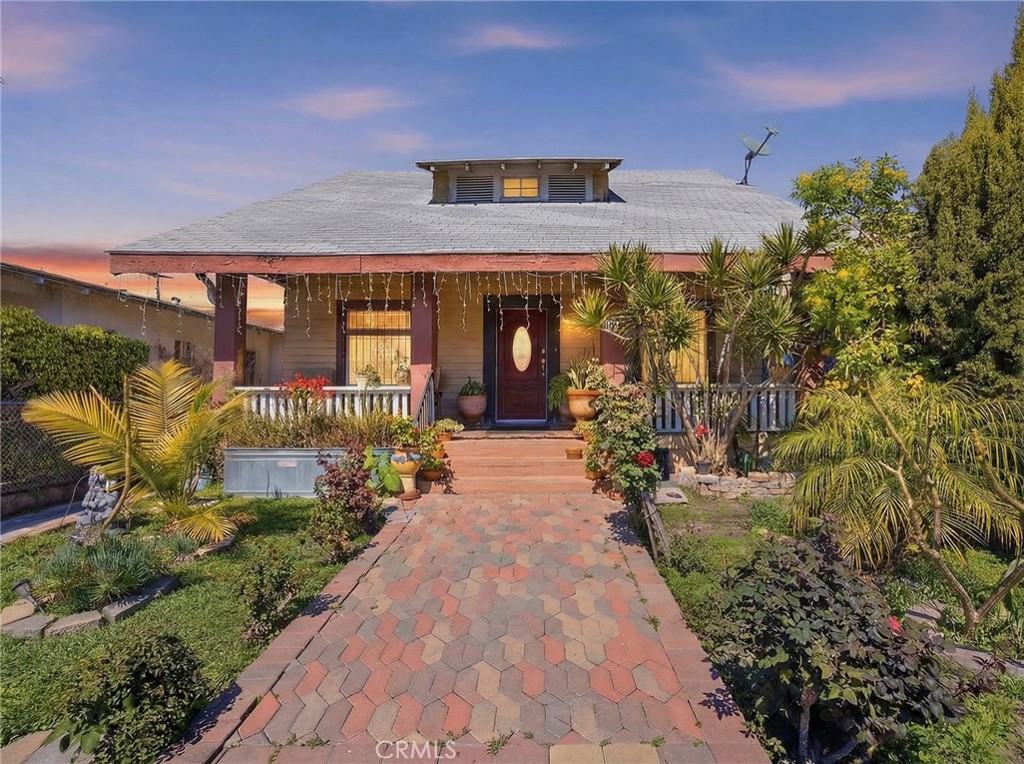 123 E 65th Street Property Photo
