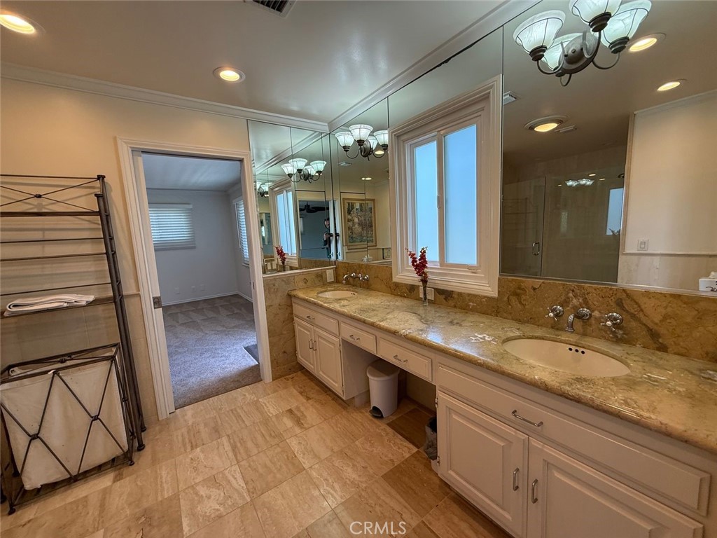 5290 E El Roble 1/2 Property Photo 18