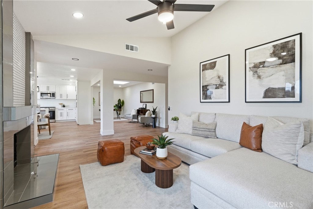23592 Villena Property Photo 8