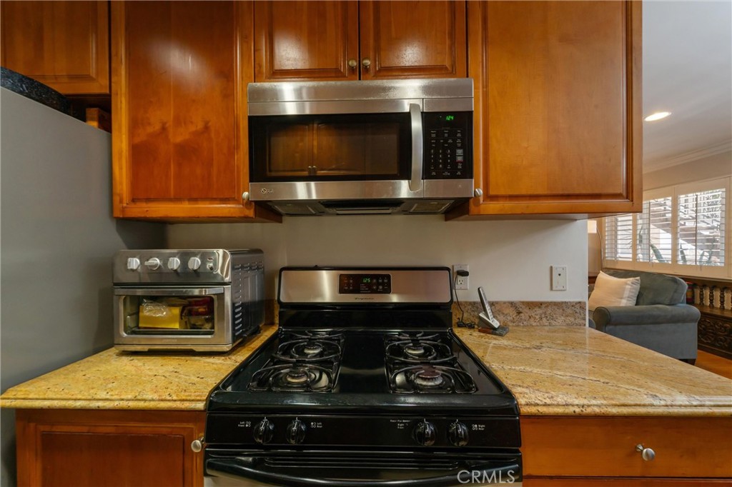 551 W Stocker Street 3 Property Photo 8