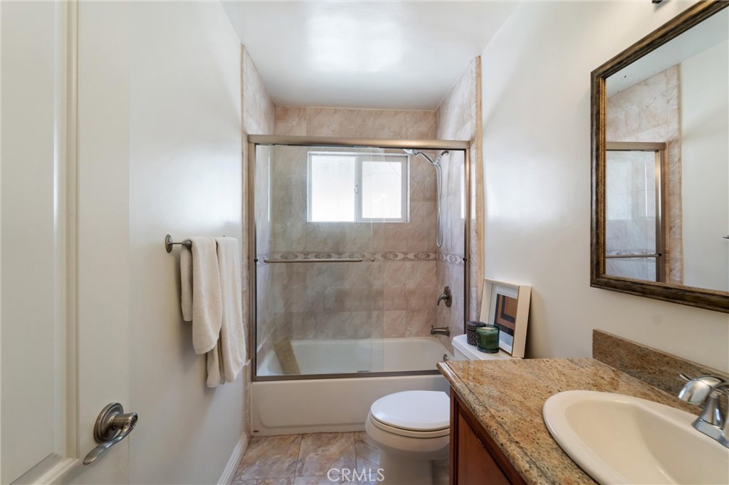 551 W Stocker Street 3 Property Photo 14