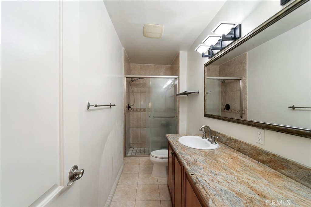 551 W Stocker Street 3 Property Photo 19