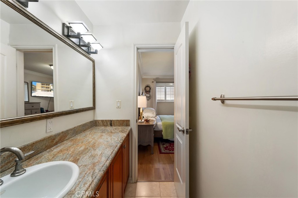 551 W Stocker Street 3 Property Photo 20