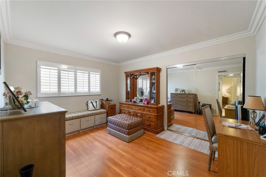 551 W Stocker Street 3 Property Photo 21