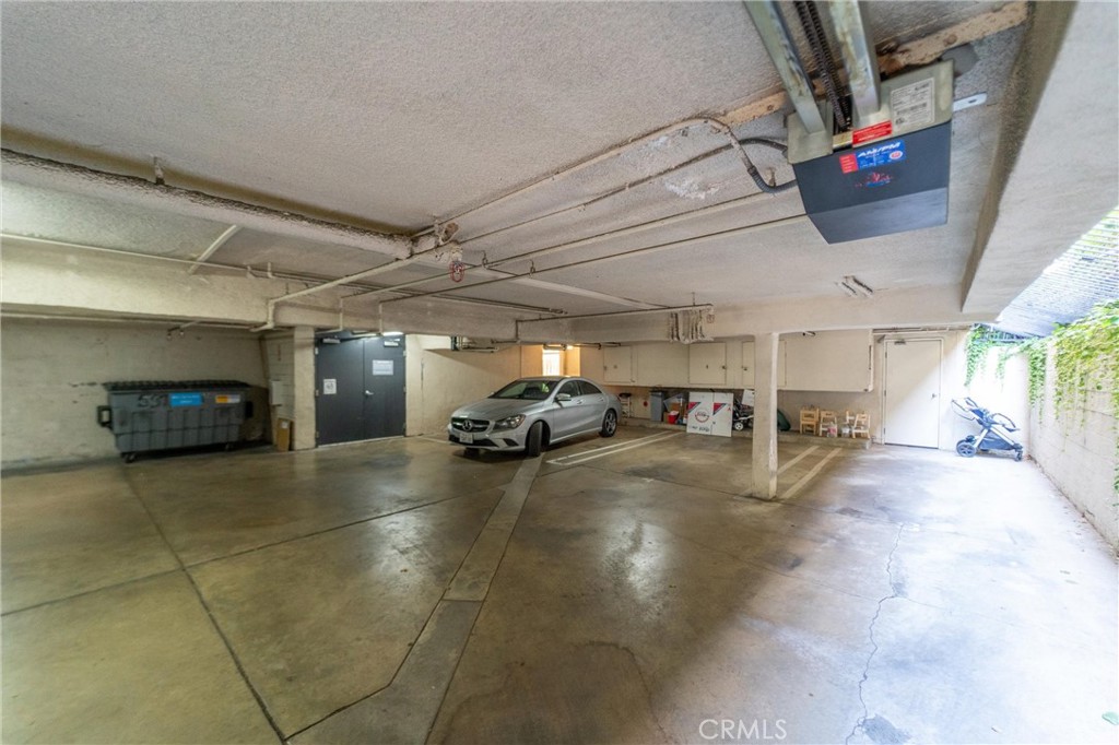 551 W Stocker Street 3 Property Photo 31