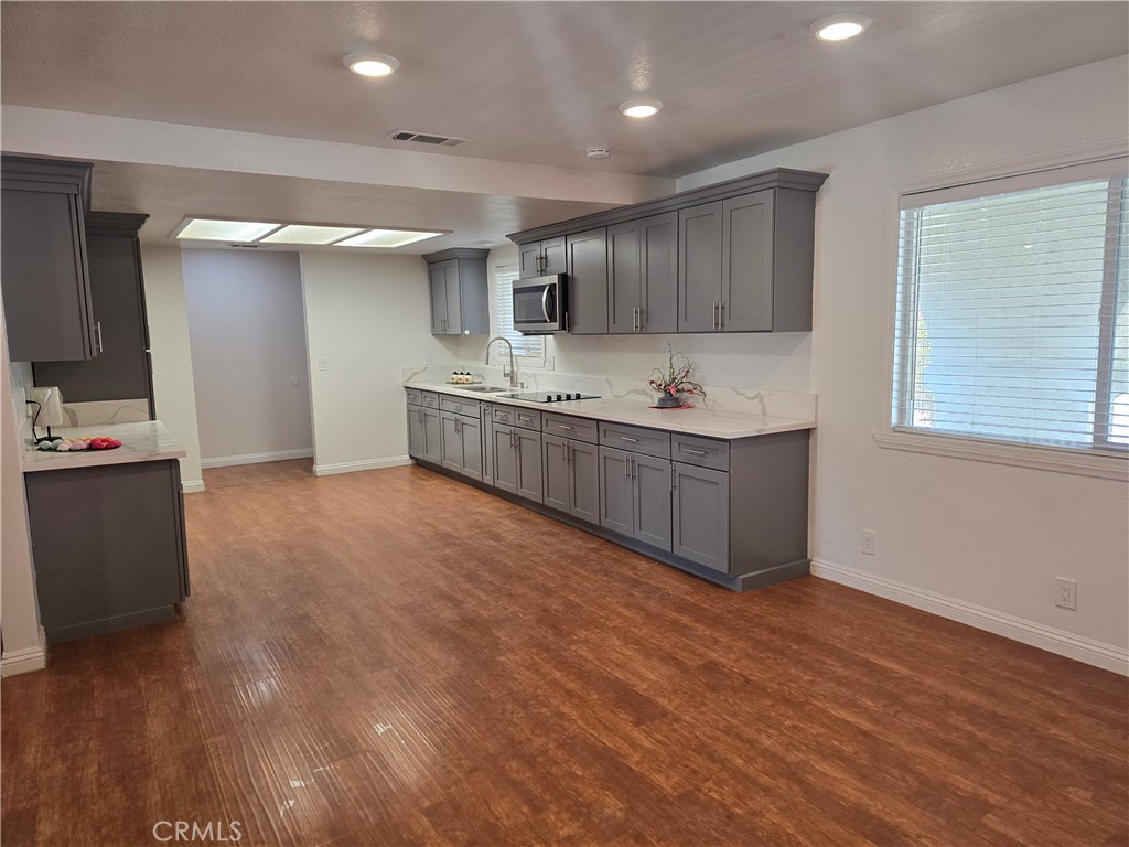 7215 Lyons 3 Property Photo 6