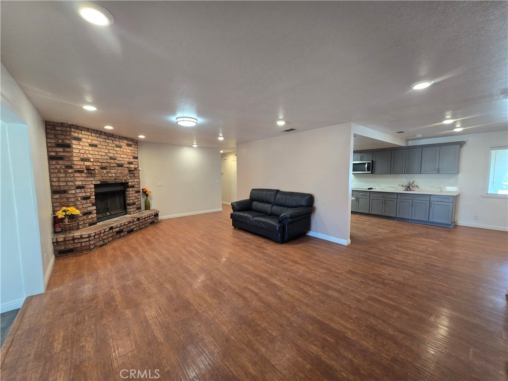 7215 Lyons 3 Property Photo 10