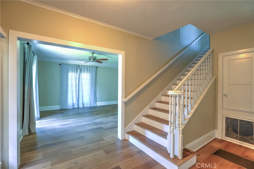 811 E Chapman Property Photo 5