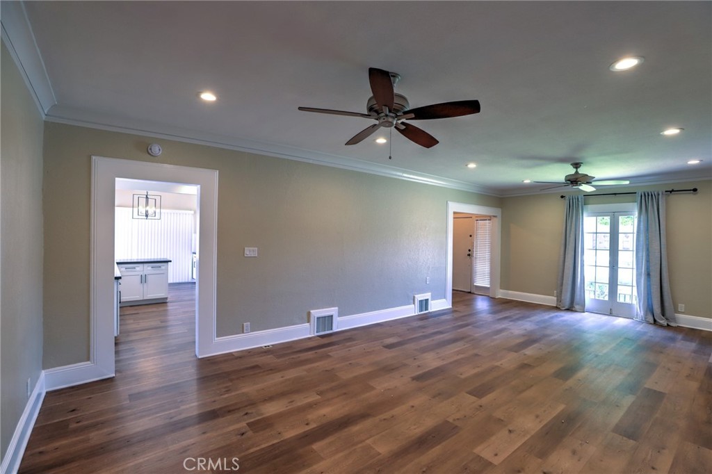 811 E Chapman Property Photo 7