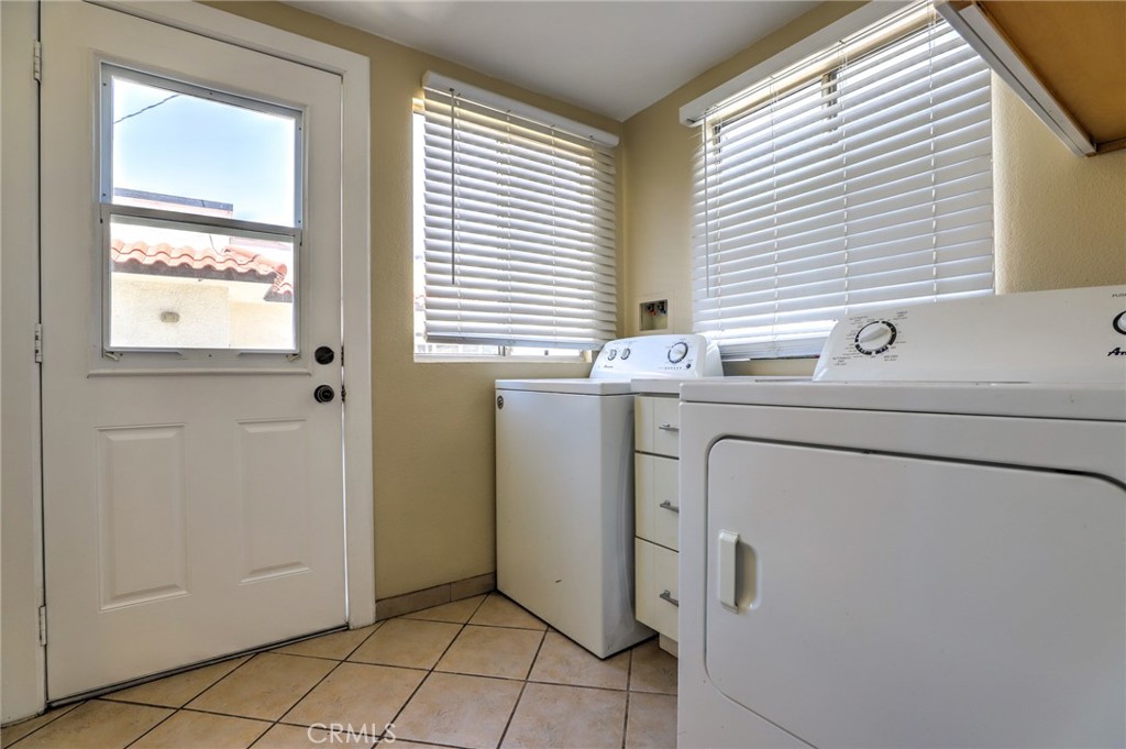 811 E Chapman Property Photo 33