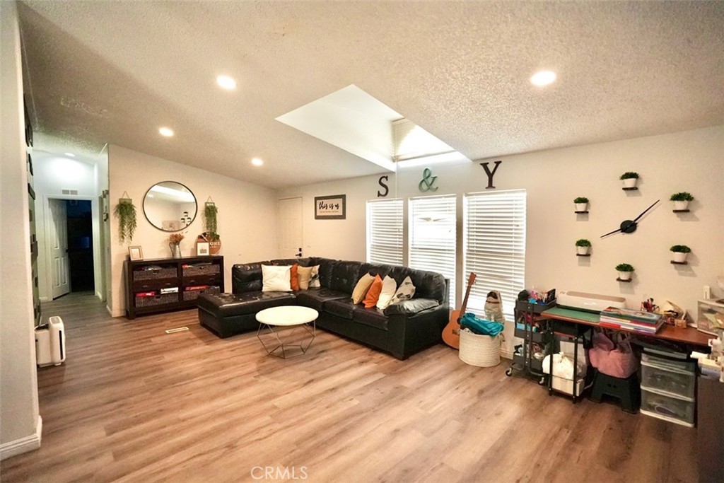 19127 Pioneer Boulevard 4 Property Photo 7