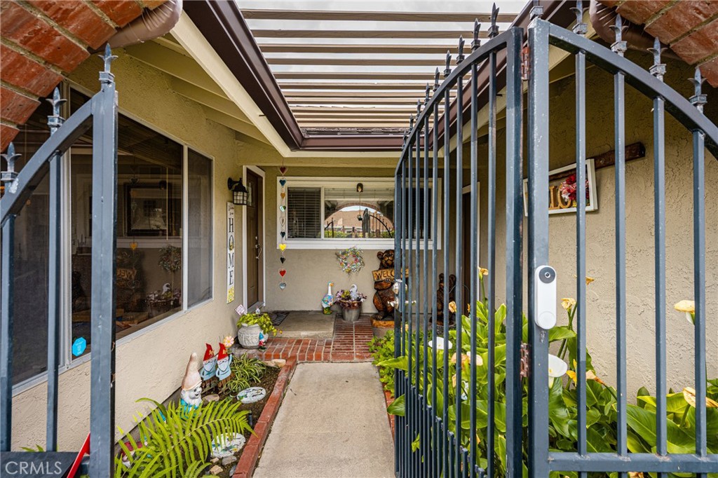 915 E La Veta Avenue Property Photo 2