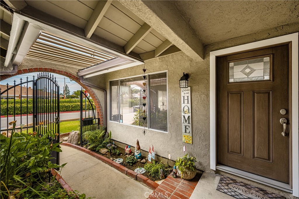 915 E La Veta Avenue Property Photo 3
