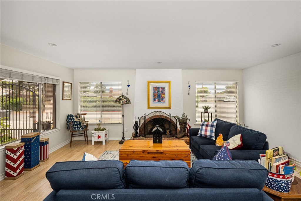 915 E La Veta Avenue Property Photo 6