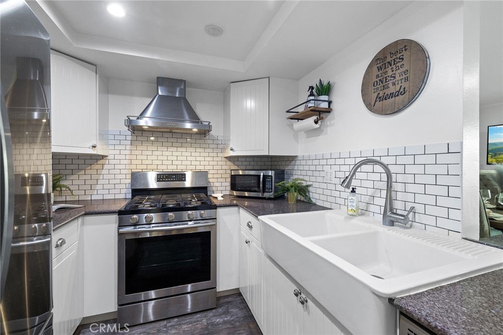 1117 Rosecrans Avenue 15a Property Photo 12