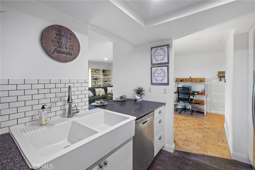 1117 Rosecrans Avenue 15a Property Photo 15