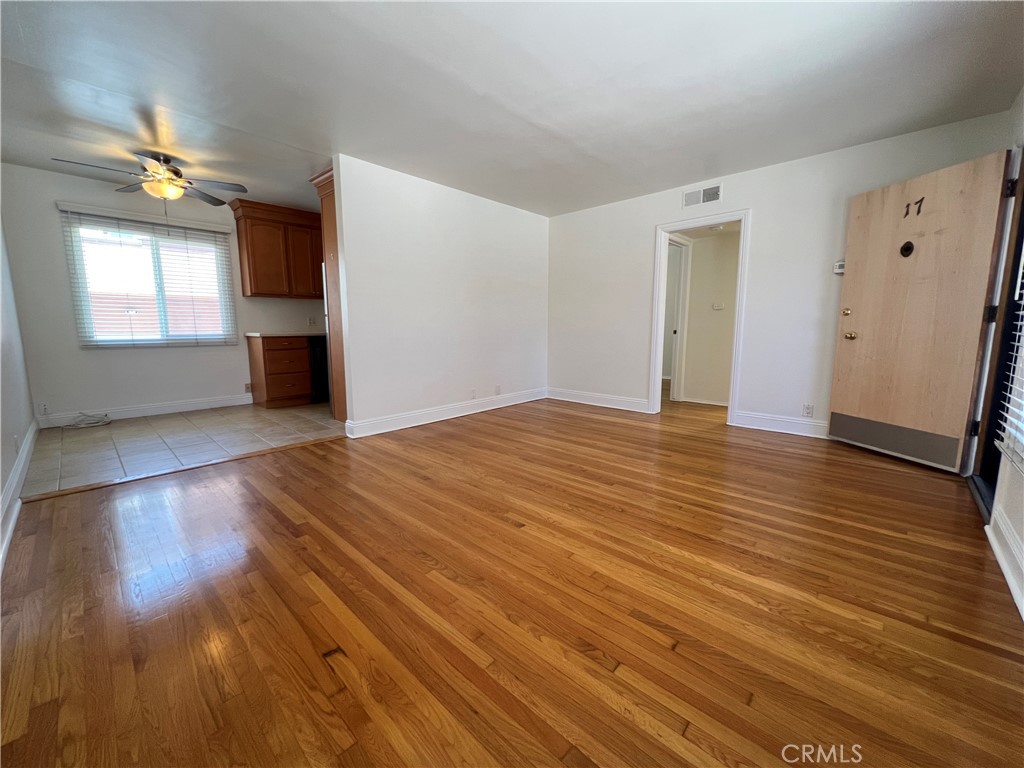 1023 E 1st 17 Property Photo 5