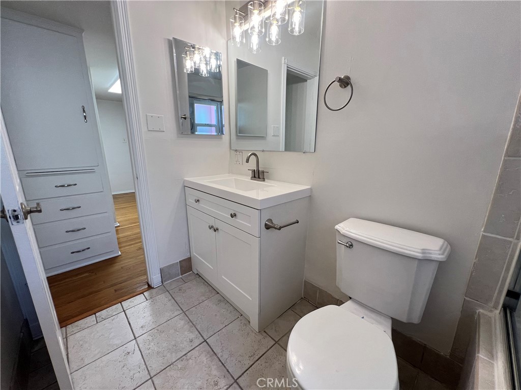 1023 E 1st 17 Property Photo 11