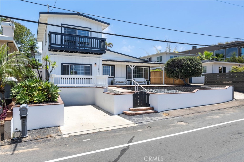 1547 Neptune Property Photo 8