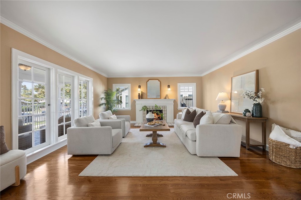 229 W Brookdale Place Property Photo 1