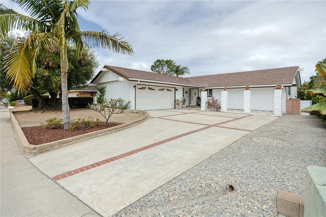 25532 Charlemagne Property Photo