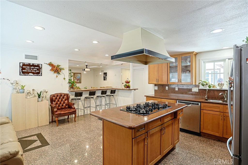 25532 Charlemagne Property Photo 9