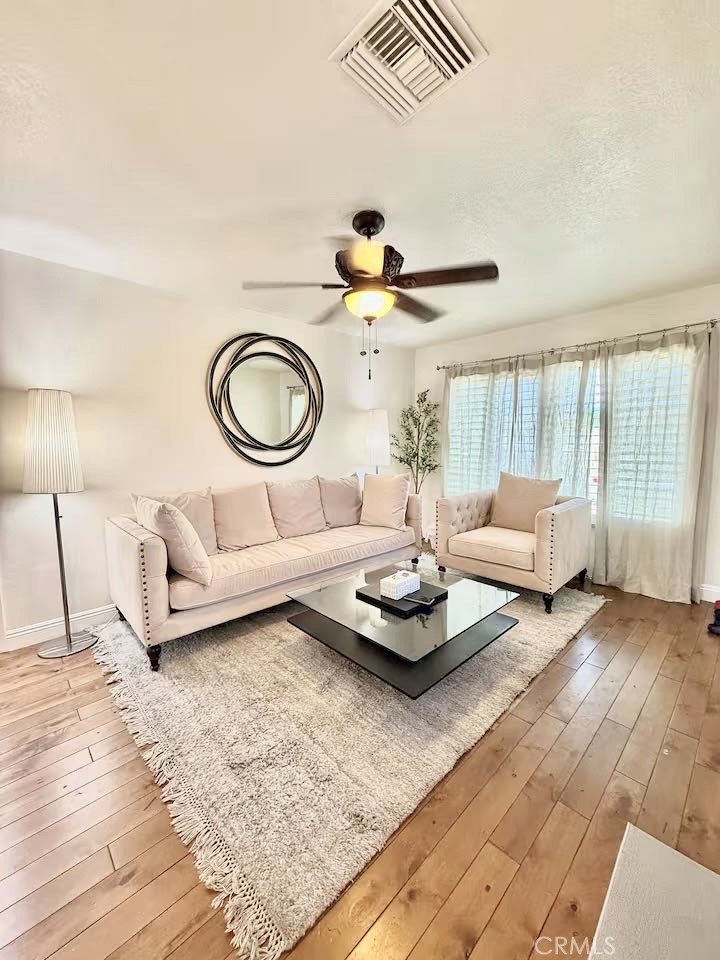 150 E Floral Property Photo 3