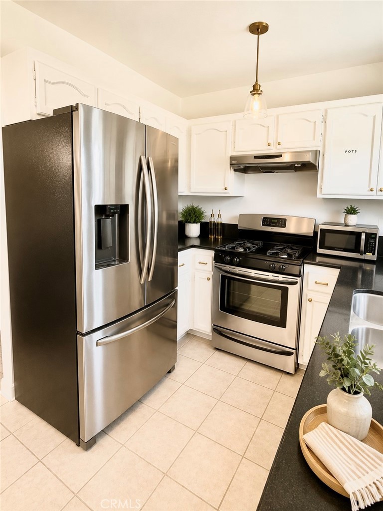 150 E Floral Property Photo 12