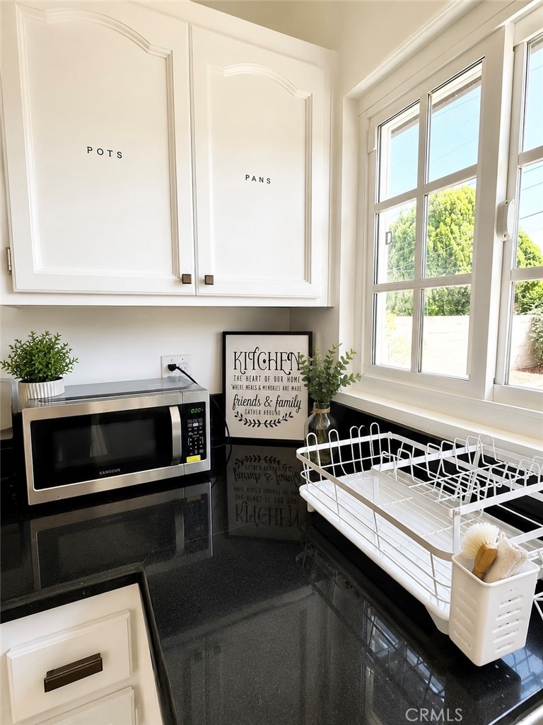 150 E Floral Property Photo 13