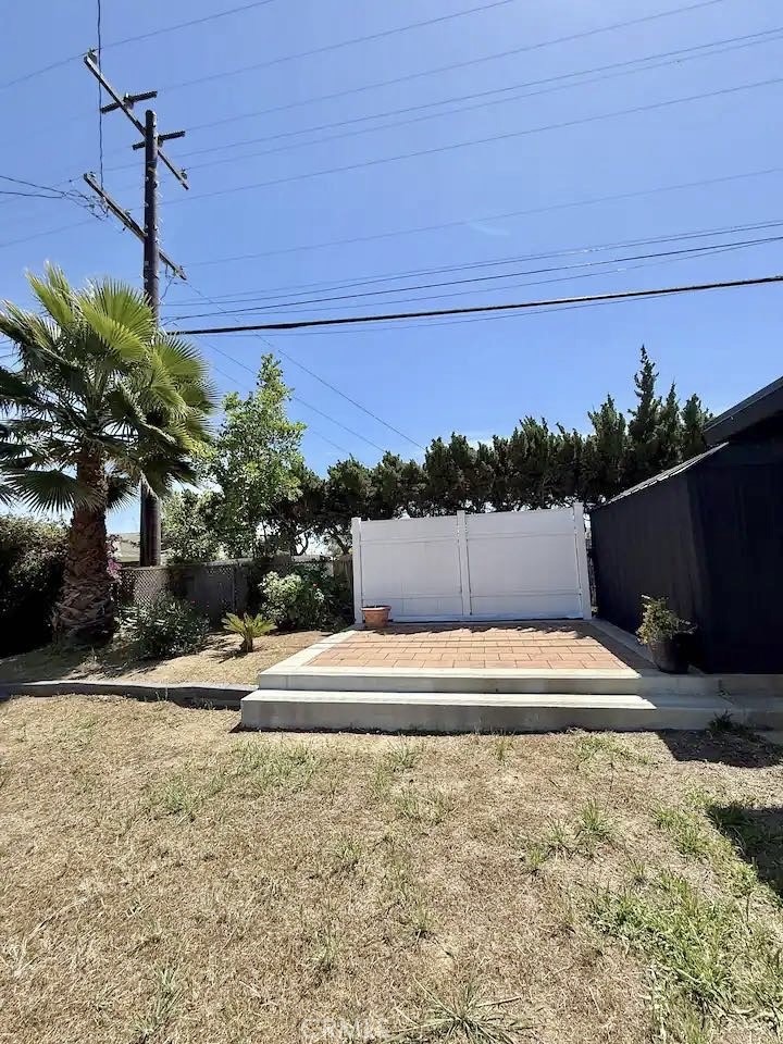150 E Floral Property Photo 42