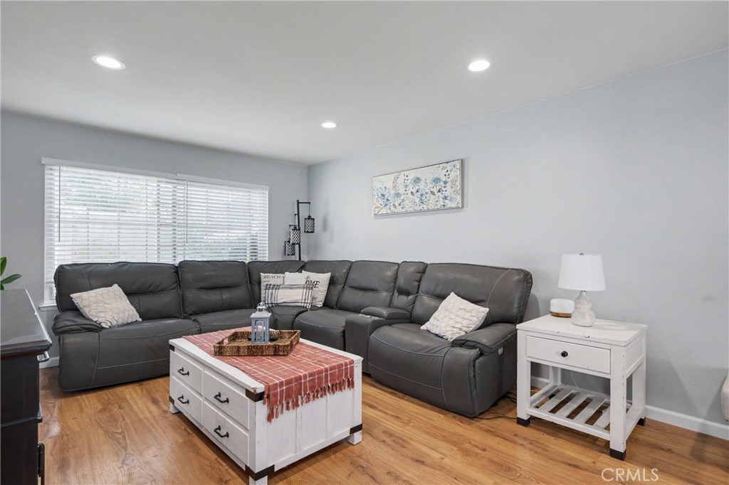640 W Imperial Property Photo 4