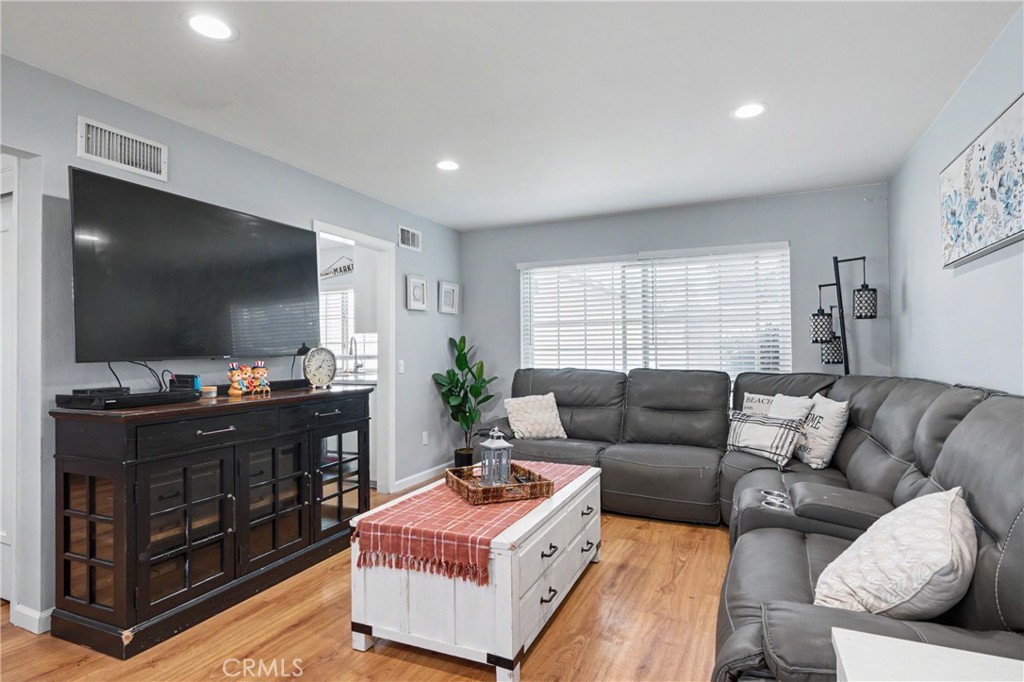 640 W Imperial Property Photo 5