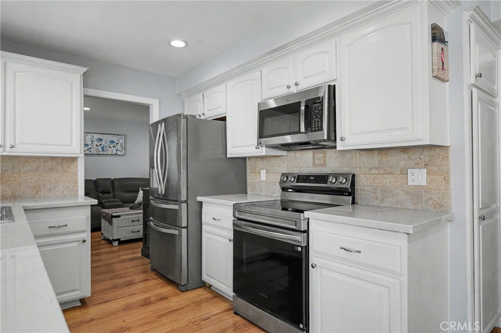 640 W Imperial Property Photo 12