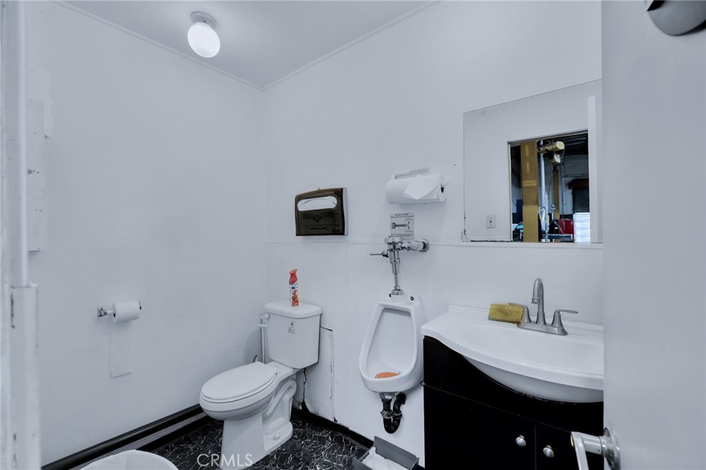 1845 S Lewis Property Photo 36