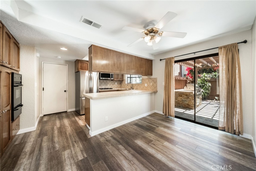 543 W Wilson 7 Property Photo 17